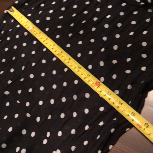 S.L.B. Black & White round ruffle collar, short sleeves crinkle polka dot top - Picture 11 of 13